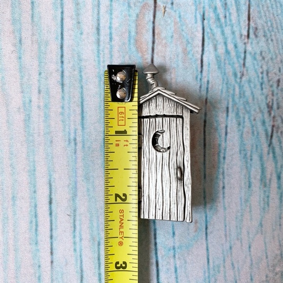 Vintage JJ Rustic Silver Outhouse funny pin - Picture 6 of 6